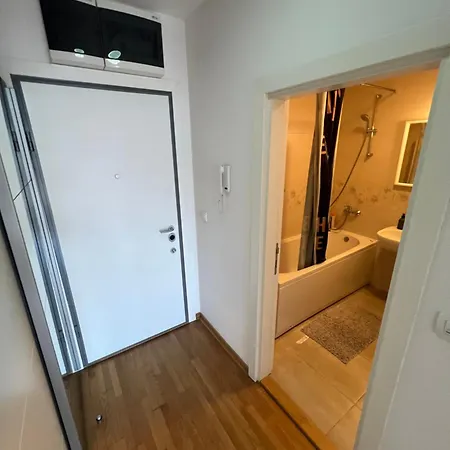 Hedonia 2 Apartment *